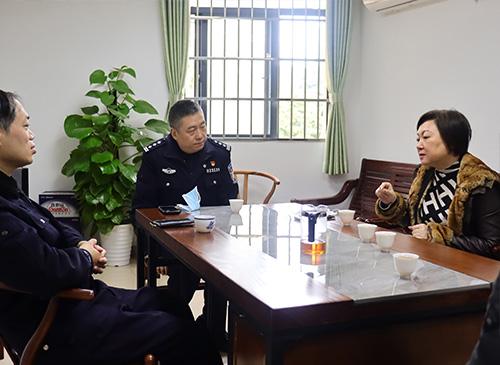 加强党建共建，亲昵警企关系